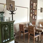 Guest house Gostilna In Pri Lesniku 3*