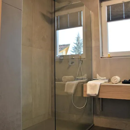 Casa de hóspedes Gostilna In Pri Lesniku 3*